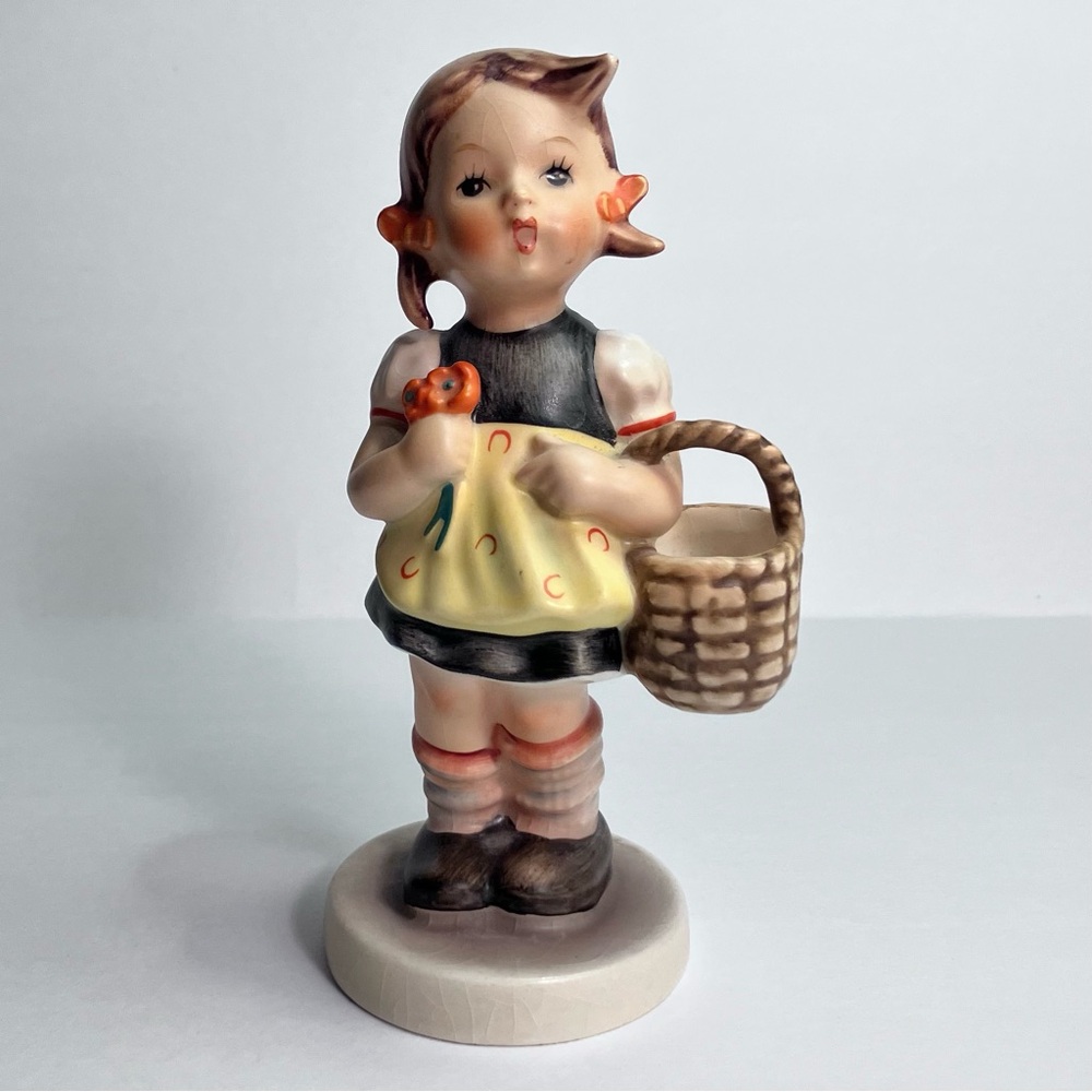 1960s HUMMEL Sister (Girl With Basket) / TMK-3 Bee Mark / BISQUE PORCELAIN / Wow